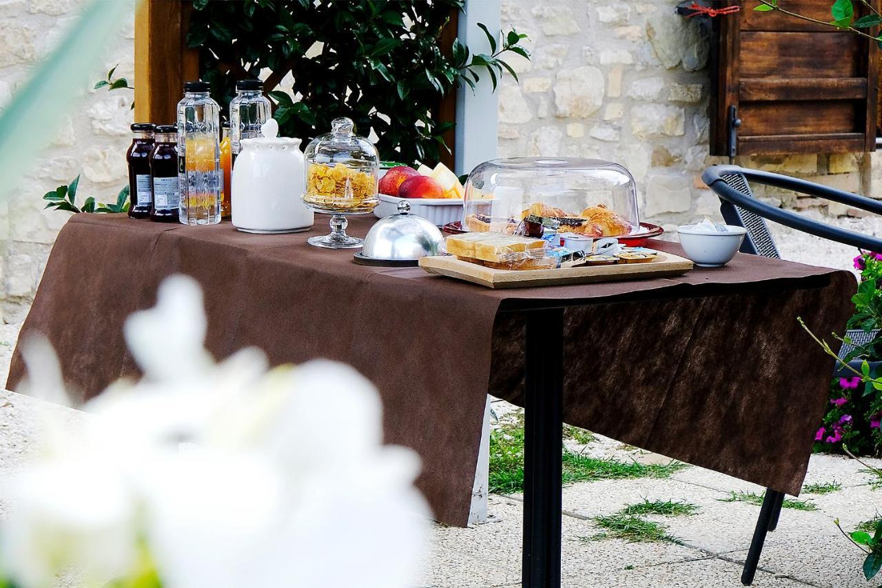 Casale Le Orme Bed and Breakfast Todi Exteriör bild
